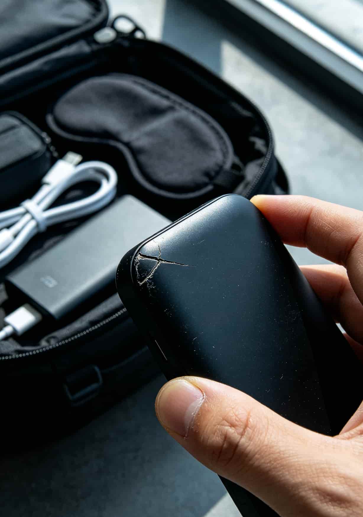 北斗随身WiFi摔过的外壳磕痕特写