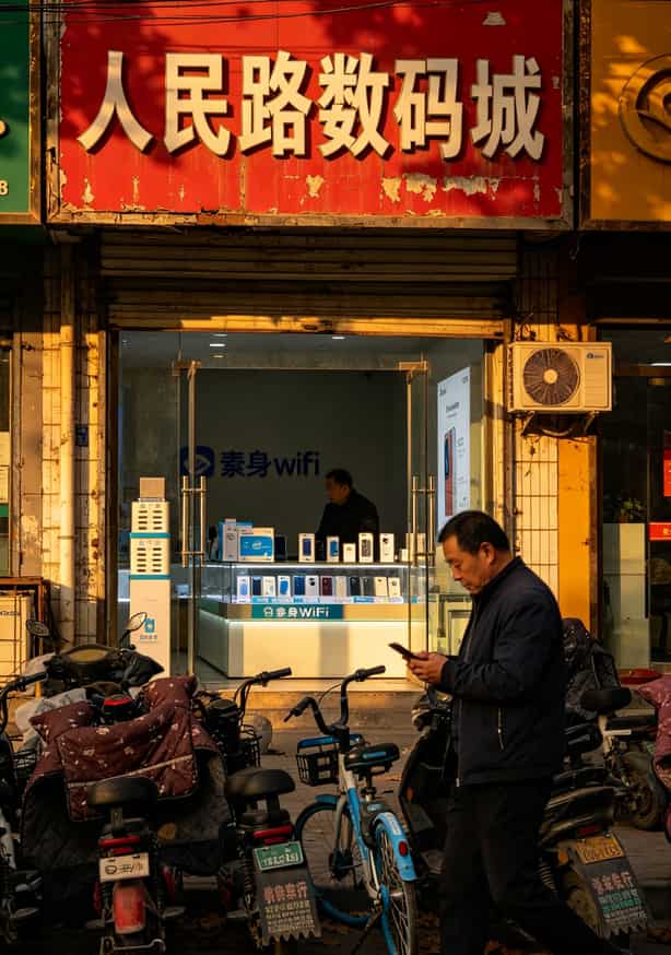 华县买随身WiFi水太深!那个230g流量卡我劝你多看两眼 华县人民路数码城门口实拍,多家数码店铺聚集