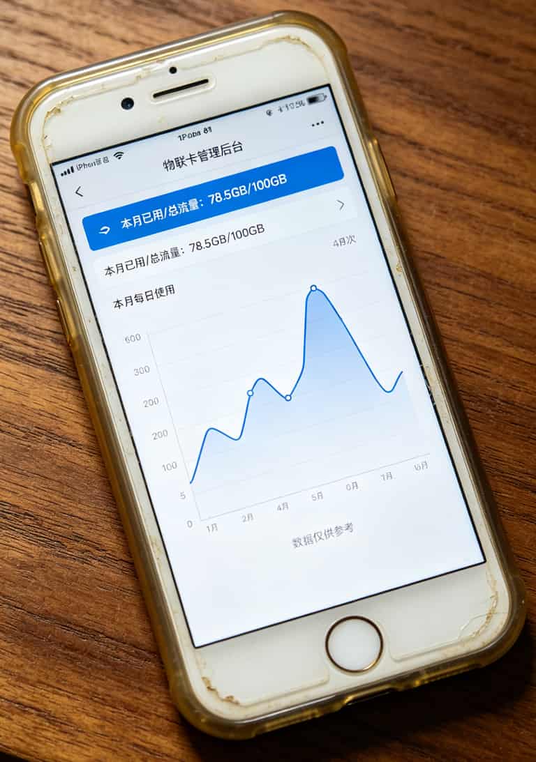 5g用什么流量卡好?老马踩坑3年换来的10条铁律,最后一个能救命 拆开的随身WiFi内部电路板,芯片上贴着双面胶